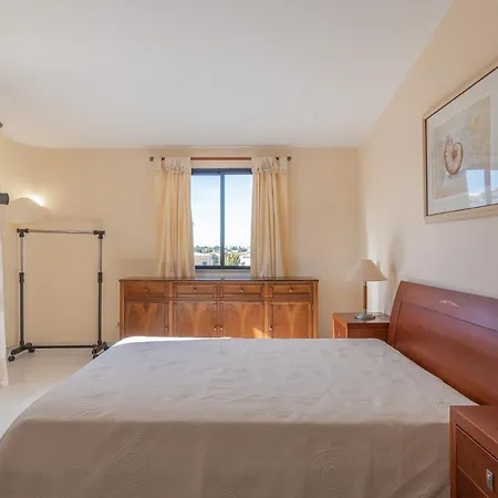 Large Luxury Close To Villa *